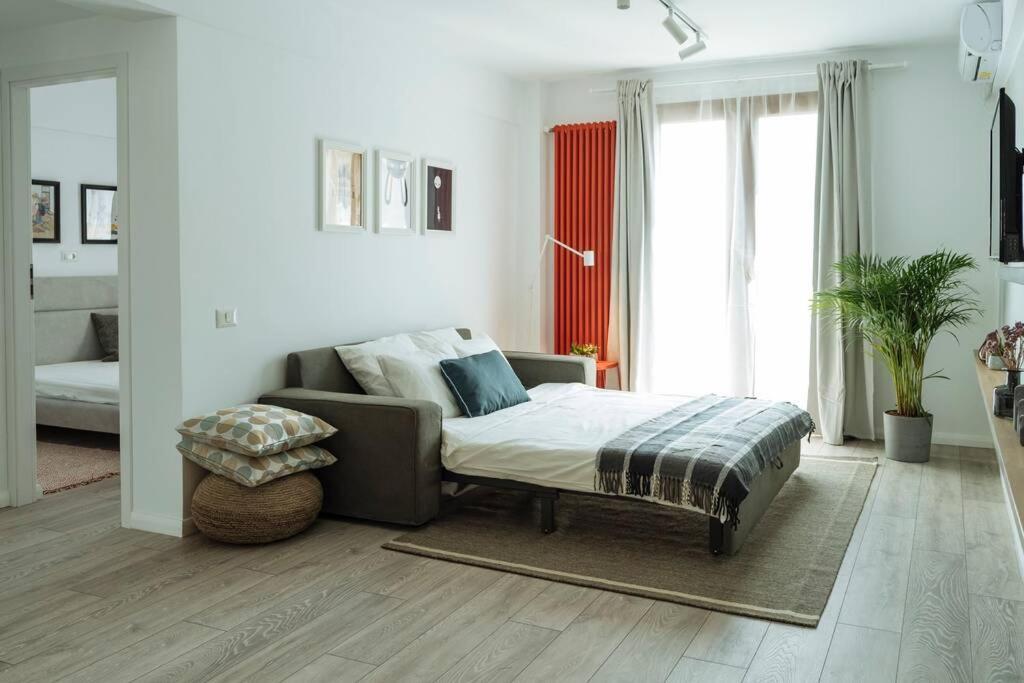 Appartamento Sunny 2Br Flat - Old Town View Bucarest Esterno foto