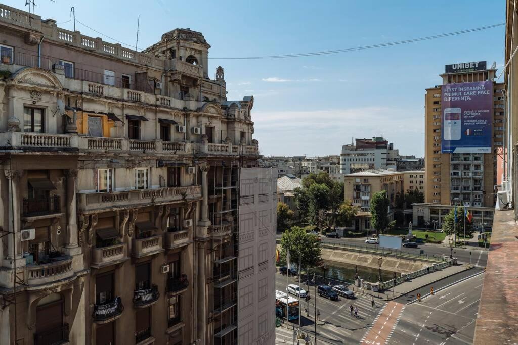 Appartamento Sunny 2Br Flat - Old Town View Bucarest Esterno foto